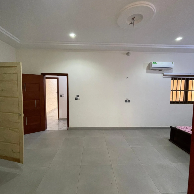 Appartement Meublé de 5 Chambres Fidjrossè Plage - BENIN-IMMO