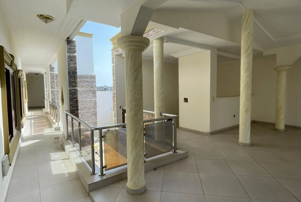 Appartement Meublé de 5 Chambres Fidjrossè Plage - BENIN-IMMO