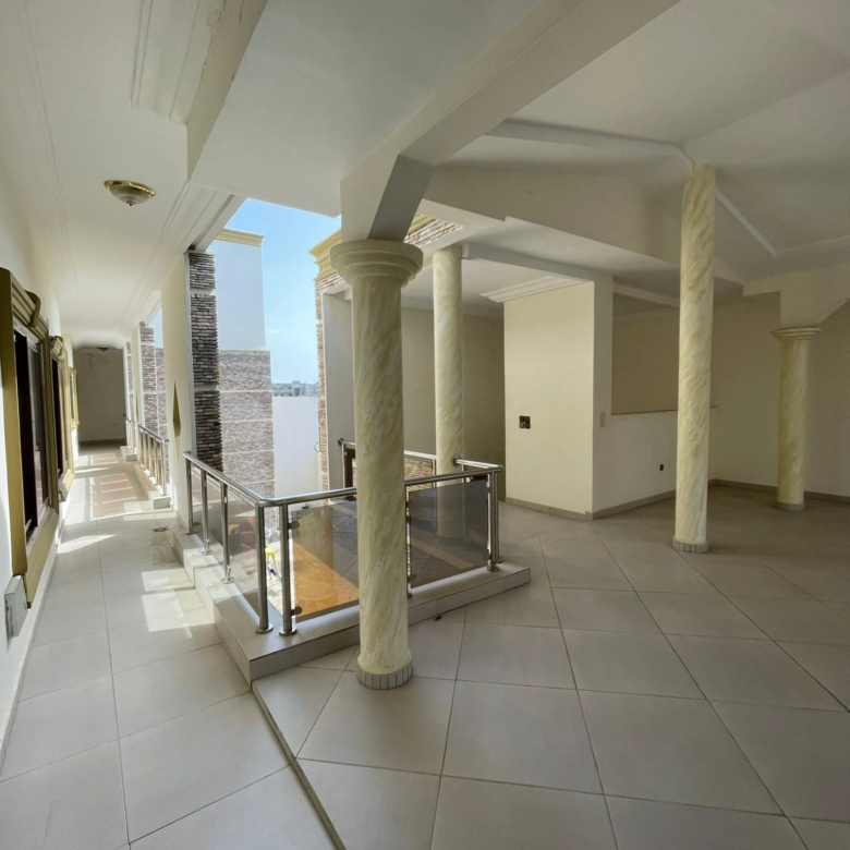 Appartement Meublé de 5 Chambres Fidjrossè Plage - BENIN-IMMO