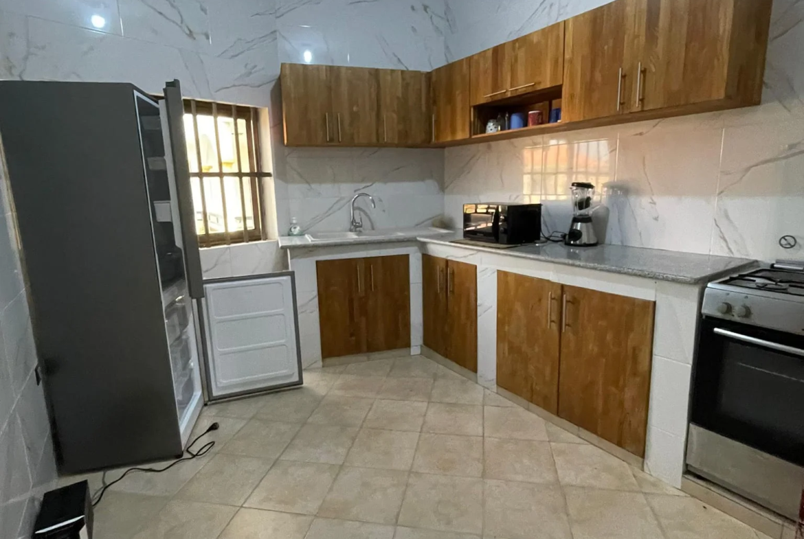 Appartement Meublé de 5 Chambres Fidjrossè Plage - BENIN-IMMO