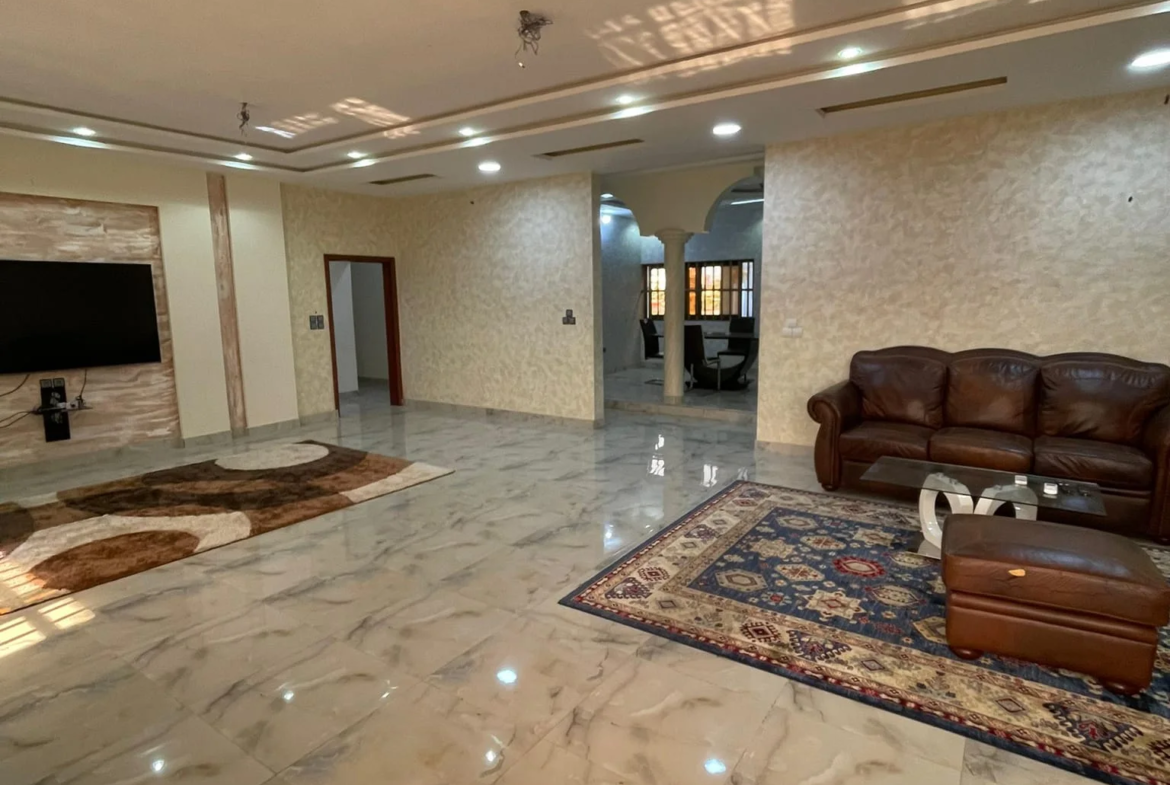 Appartement Meublé de 5 Chambres Fidjrossè Plage - BENIN-IMMO