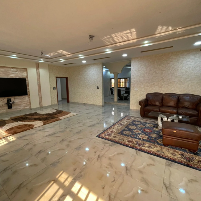 Appartement Meublé de 5 Chambres Fidjrossè Plage - BENIN-IMMO
