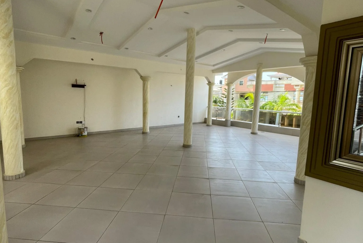 Appartement Meublé de 5 Chambres Fidjrossè Plage - BENIN-IMMO