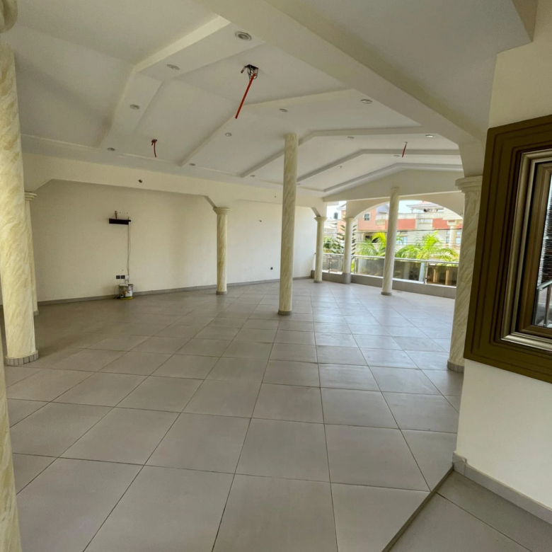 Appartement Meublé de 5 Chambres Fidjrossè Plage - BENIN-IMMO