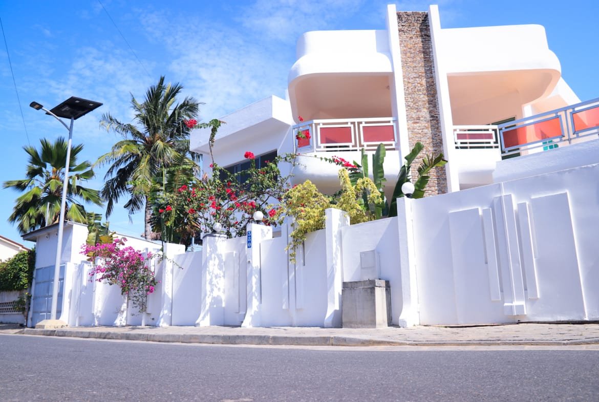 Villa 4 chambres à vendre à Haie Vive Cotonou