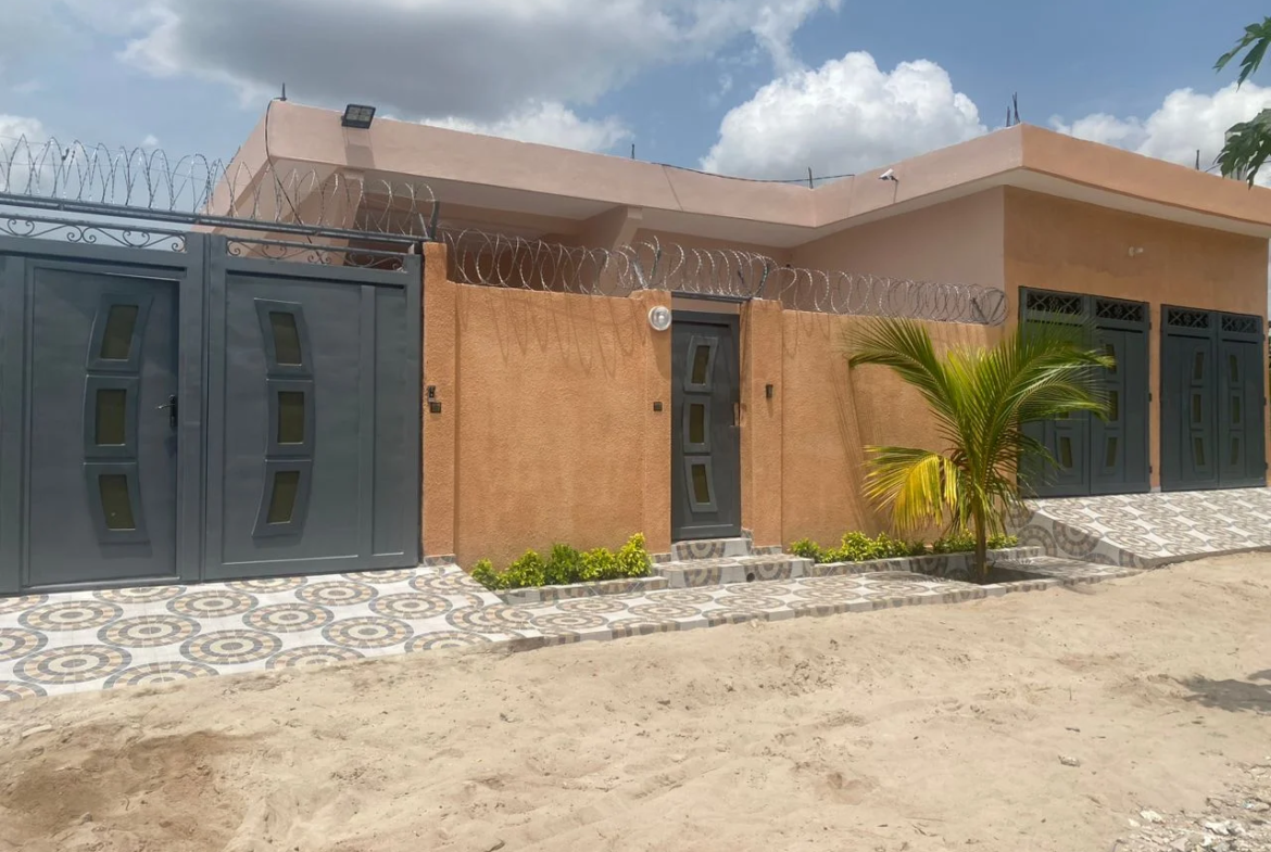 Villa Neuve de 5 Chambres à vendre à Abomey-Calavi Missessinto - BENIN-IMMO