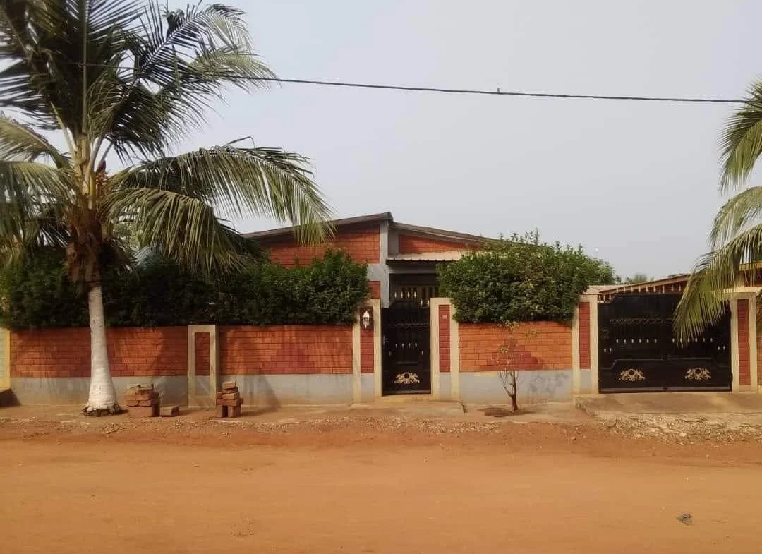 Vente d'une Villa de 3 Chambres à Ouèdo, Cité GCITT - BENIN-IMMO
