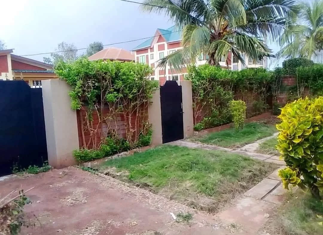 Vente d'une Villa de 3 Chambres à Ouèdo, Cité GCITT - BENIN-IMMO