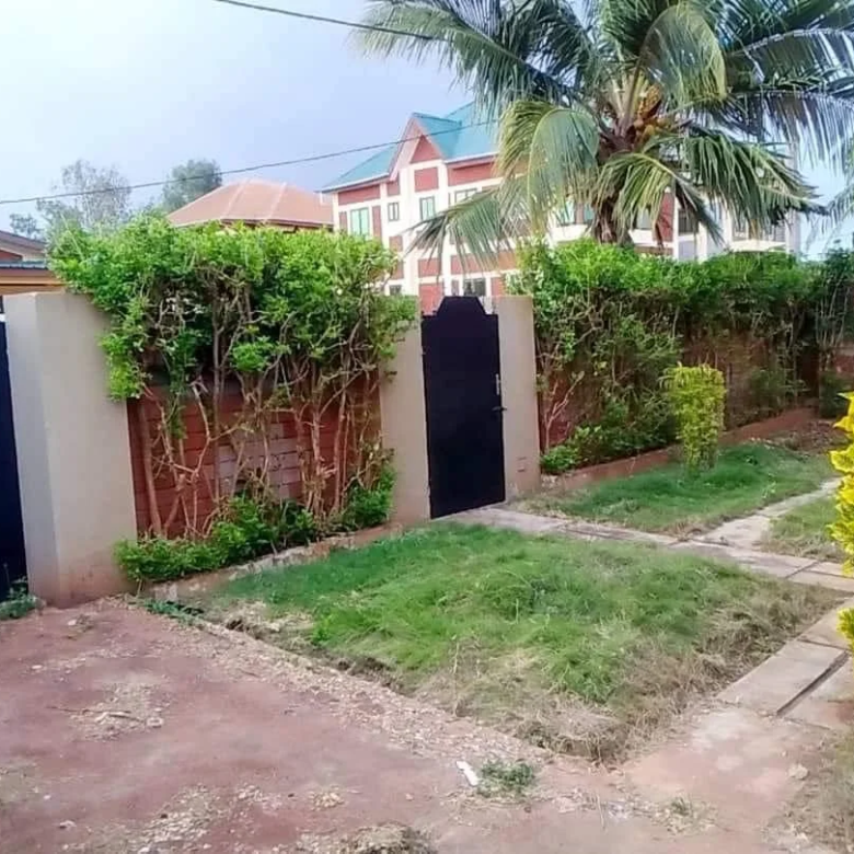 Vente d'une Villa de 3 Chambres à Ouèdo, Cité GCITT - BENIN-IMMO