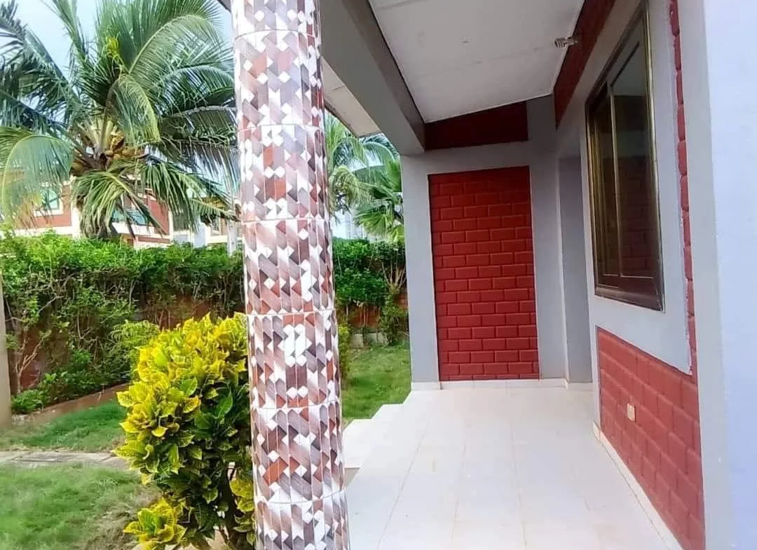 Vente d'une Villa de 3 Chambres à Ouèdo, Cité GCITT - BENIN-IMMO
