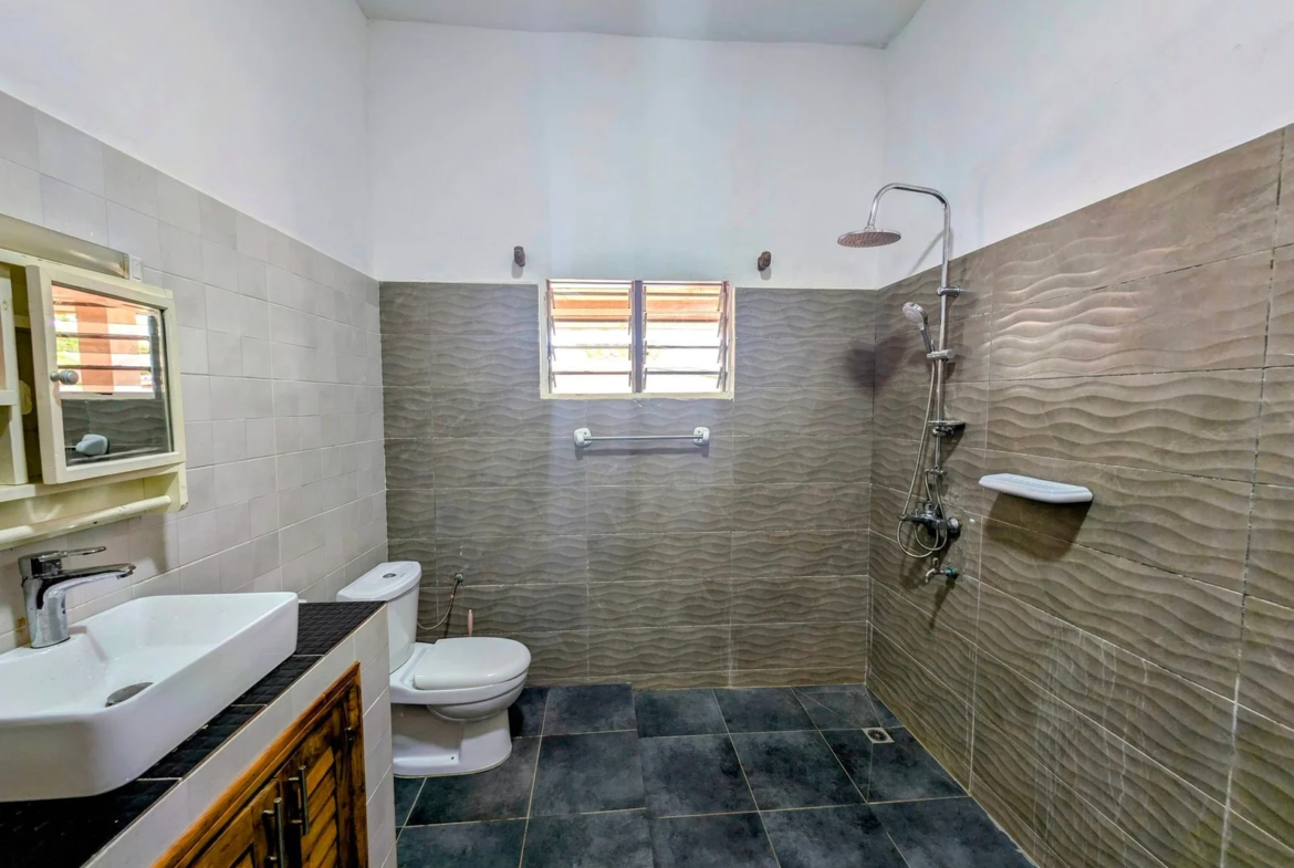 Villa Meublée à Louer à Ouidah - Flexibilité et Confort au Cœur de la Ville Historique - BENIN-IMMO