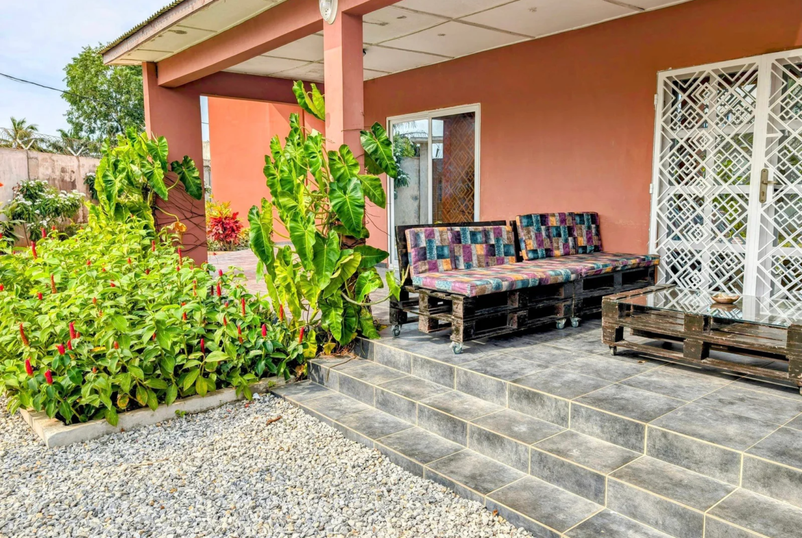 Villa Meublée à Louer à Ouidah - Flexibilité et Confort au Cœur de la Ville Historique - BENIN-IMMO