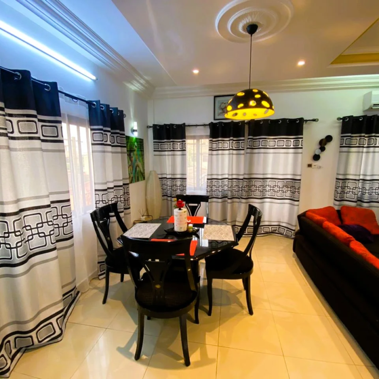 Appartement Meublé 3 Chambres Salon à Louer à Fidjrossè - BENIN-IMMO