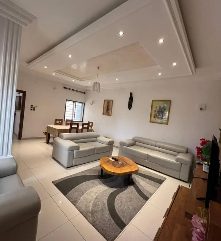Appartement-Meuble-de-3-Chambres-a-Louer-–-Fidjrosse-Togbin-Plage