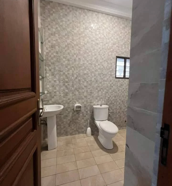 Appartement Meublé de 3 Chambres à Louer – Fidjrossè Togbin Plage - BENIN-IMMO