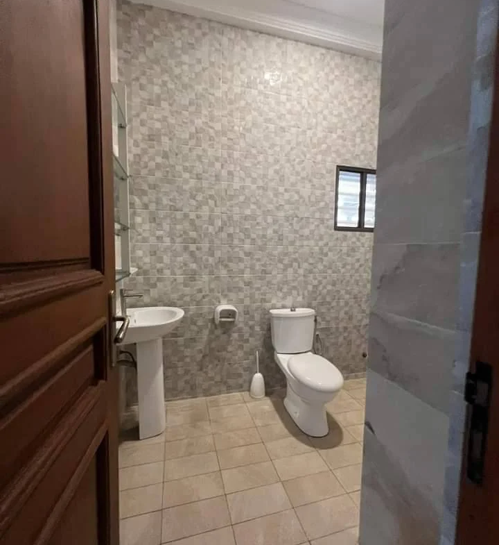 Appartement Meublé de 3 Chambres à Louer – Fidjrossè Togbin Plage - BENIN-IMMO