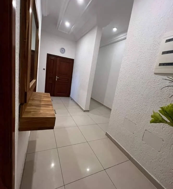 Appartement Meublé de 3 Chambres à Louer – Fidjrossè Togbin Plage - BENIN-IMMO