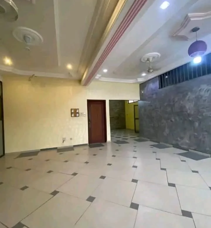 Boutique à Louer – Carrefour Étoile Rouge, Cotonou - BENIN-IMMO