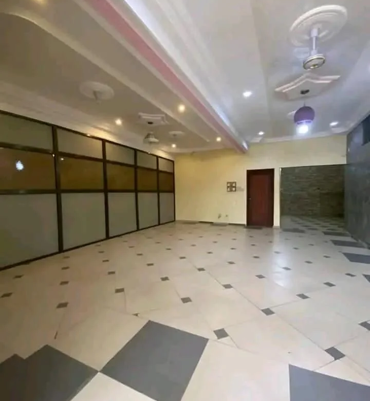 Boutique à Louer – Carrefour Étoile Rouge, Cotonou - BENIN-IMMO