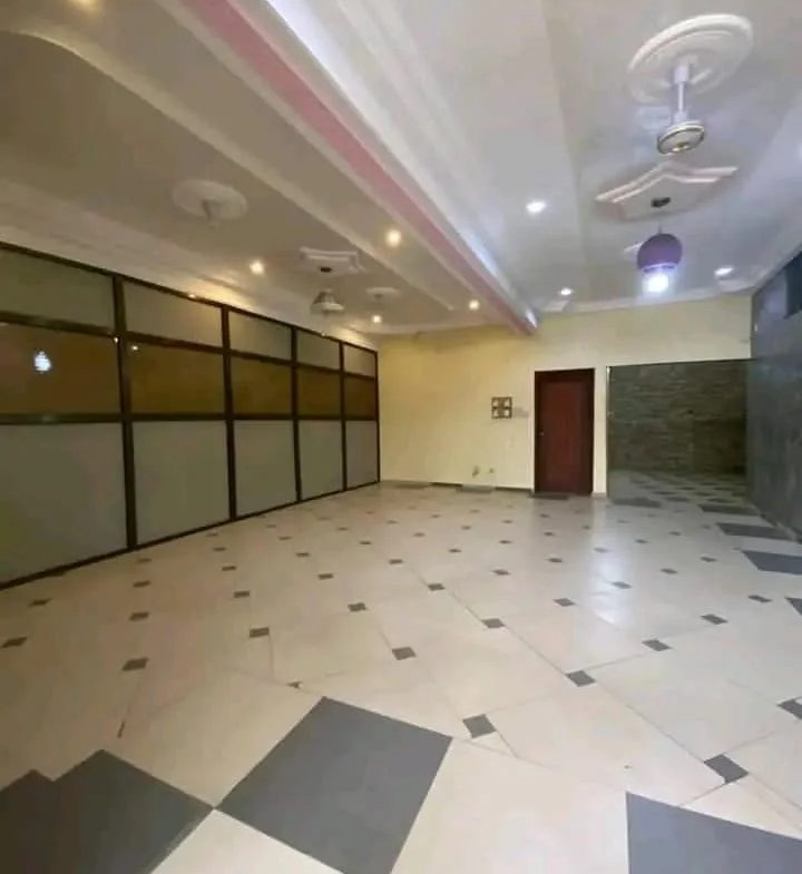 Boutique à Louer – Carrefour Étoile Rouge, Cotonou - BENIN-IMMO