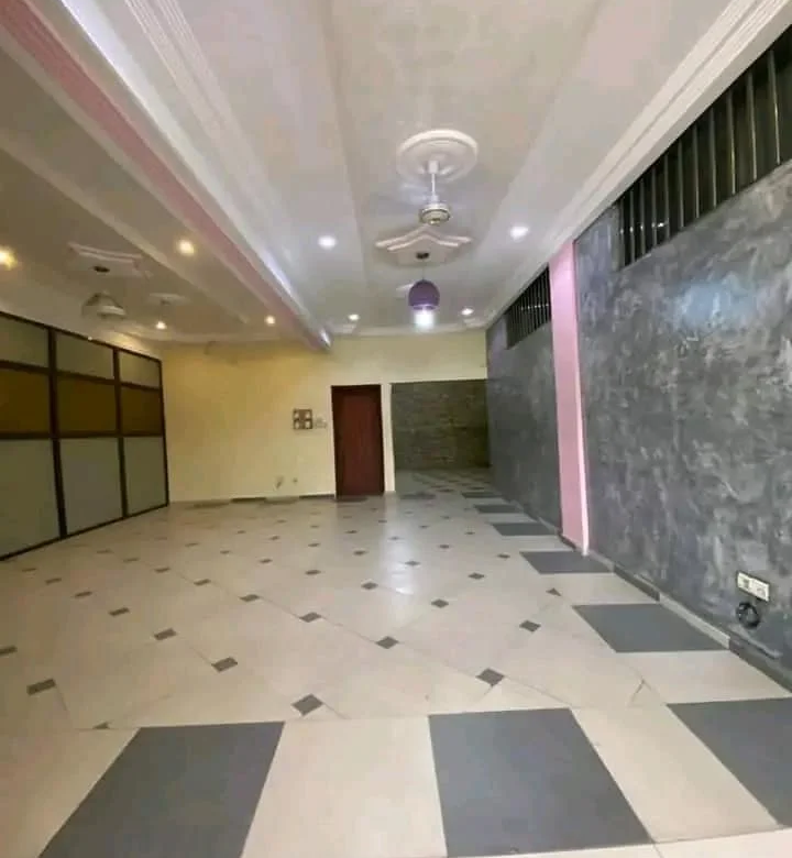 Boutique à Louer – Carrefour Étoile Rouge, Cotonou - BENIN-IMMO