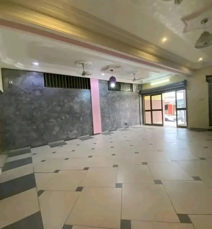 Boutique à Louer – Carrefour Étoile Rouge, Cotonou - BENIN-IMMO
