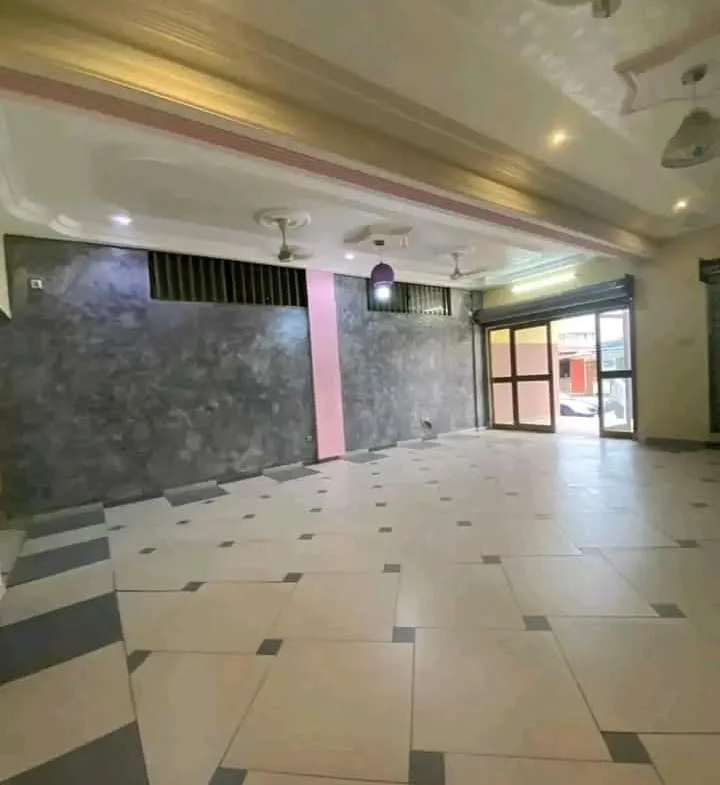Boutique à Louer – Carrefour Étoile Rouge, Cotonou - BENIN-IMMO