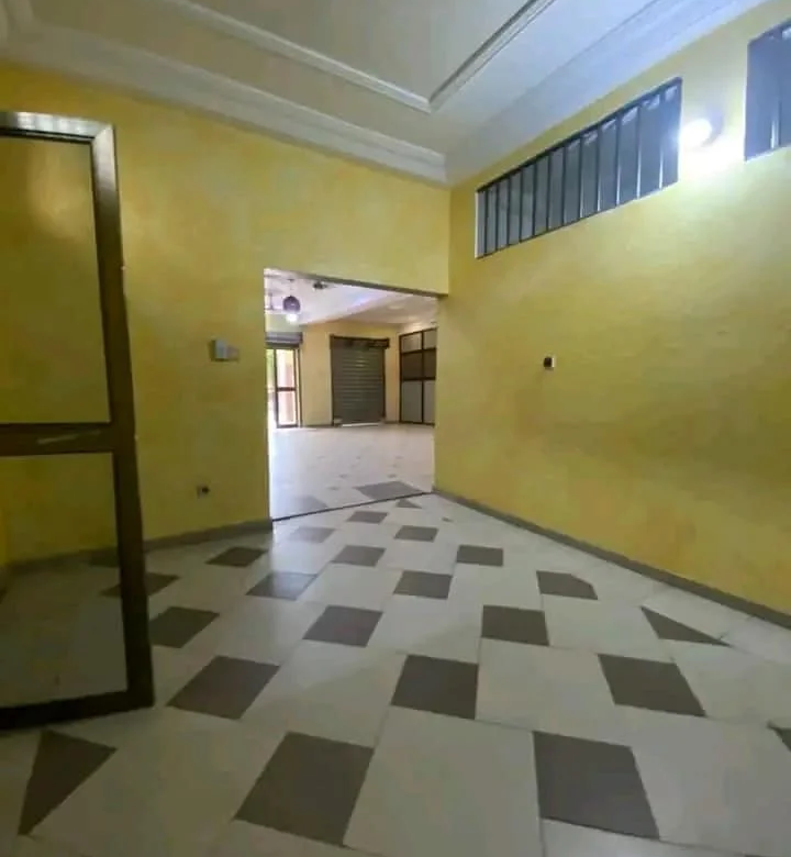 Boutique à Louer – Carrefour Étoile Rouge, Cotonou - BENIN-IMMO