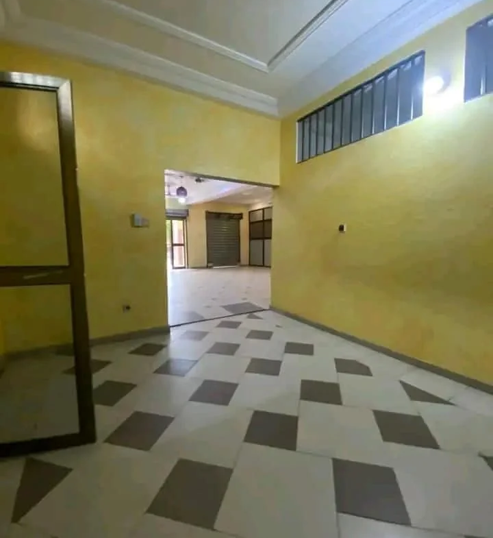 Boutique à Louer – Carrefour Étoile Rouge, Cotonou - BENIN-IMMO