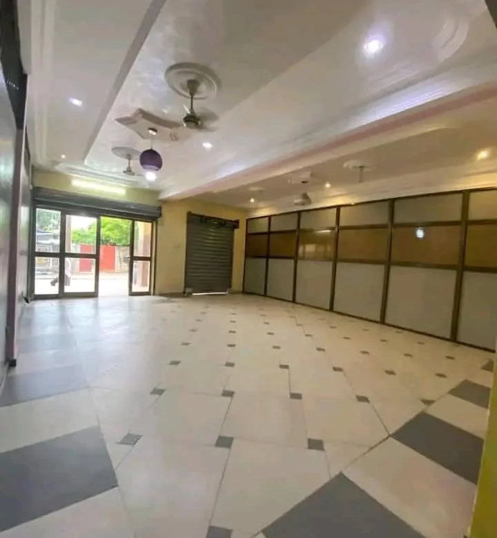 Boutique à Louer – Carrefour Étoile Rouge, Cotonou - BENIN-IMMO