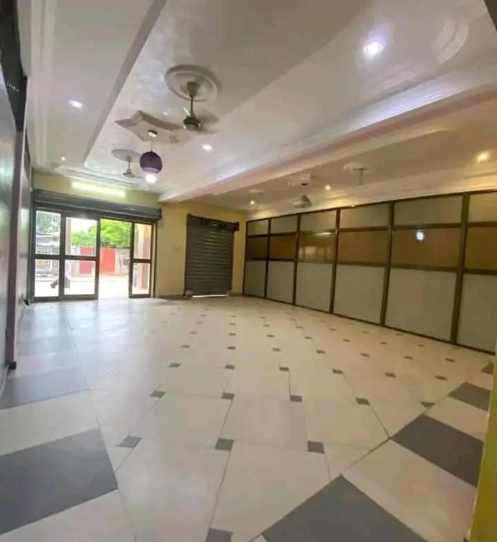 Boutique à Louer – Carrefour Étoile Rouge, Cotonou - BENIN-IMMO