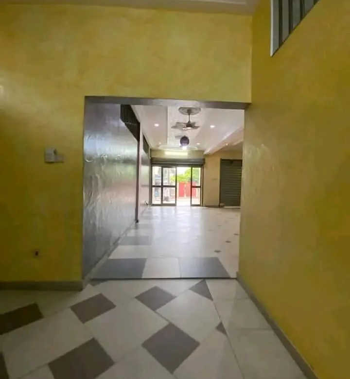Boutique à Louer – Carrefour Étoile Rouge, Cotonou - BENIN-IMMO