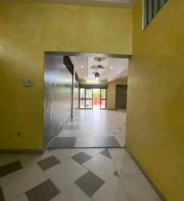 Boutique à Louer – Carrefour Étoile Rouge, Cotonou - BENIN-IMMO