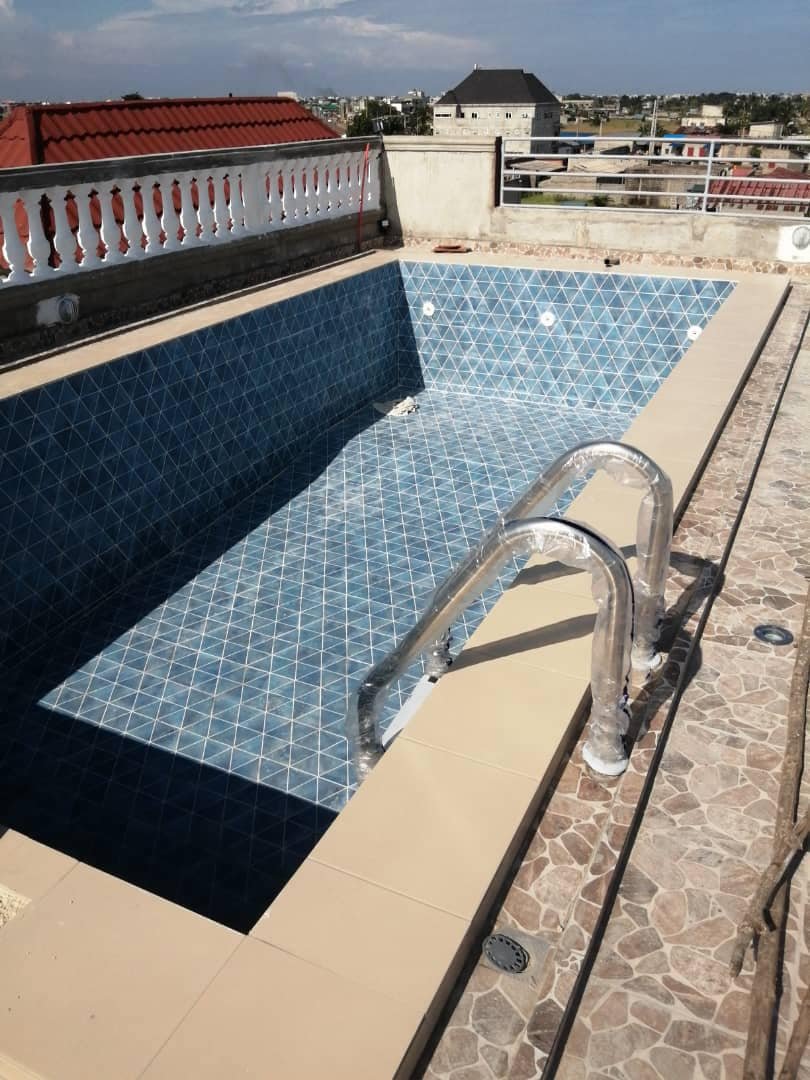 Immeuble Locatif avec Piscine à Vendre