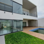 Villa Duplex de 4 Chambres Salon Très Luxueuse avec Piscine - BENIN-IMMO