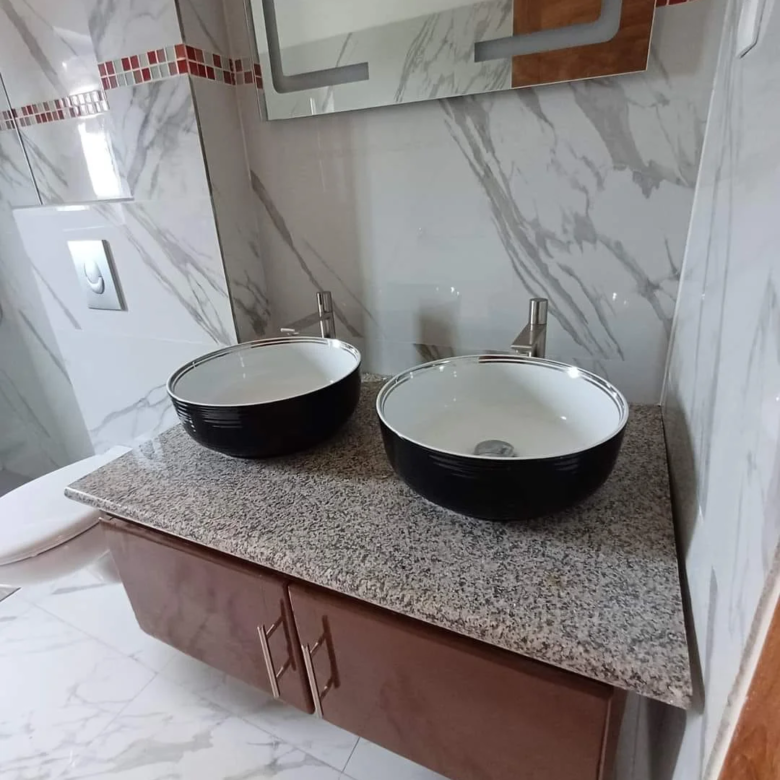 Villa Duplex de 4 Chambres Salon Très Luxueuse avec Piscine - BENIN-IMMO