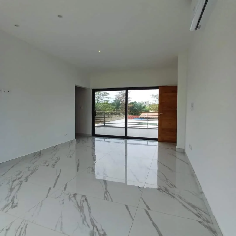 Villa Duplex de 4 Chambres Salon Très Luxueuse avec Piscine - BENIN-IMMO