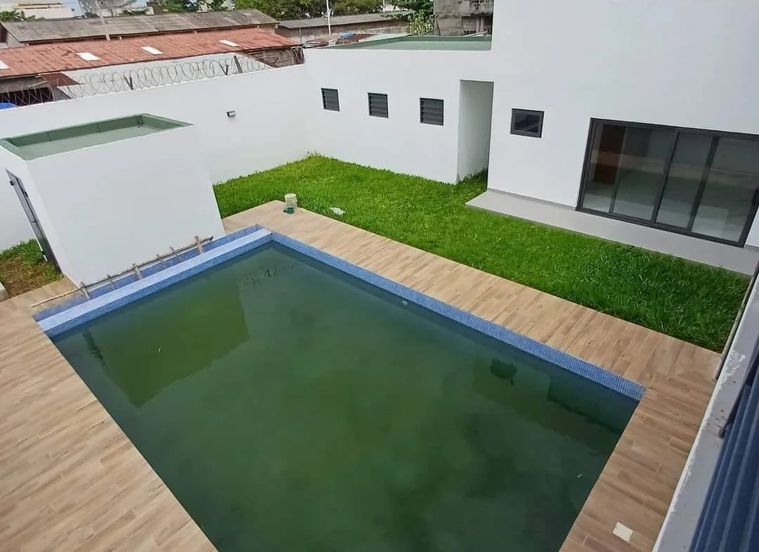 Villa Duplex de 4 Chambres Salon Très Luxueuse avec Piscine - BENIN-IMMO