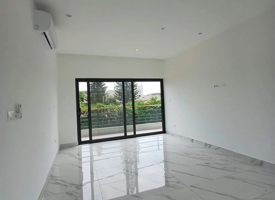 Villa Duplex de 4 Chambres Salon Très Luxueuse avec Piscine - BENIN-IMMO