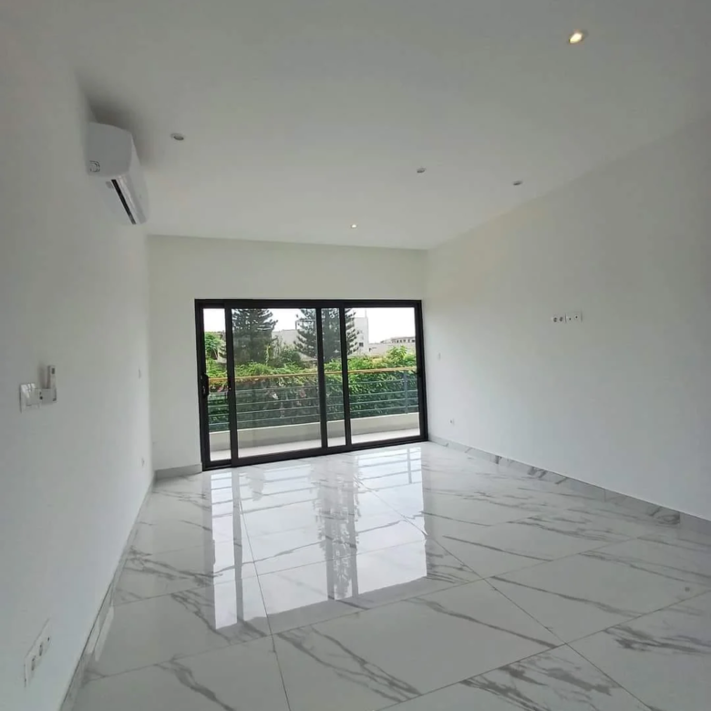 Villa Duplex de 4 Chambres Salon Très Luxueuse avec Piscine - BENIN-IMMO