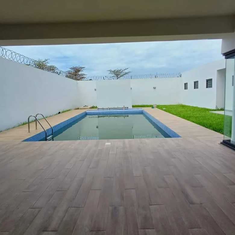 Villa Duplex de 4 Chambres Salon Très Luxueuse avec Piscine - BENIN-IMMO