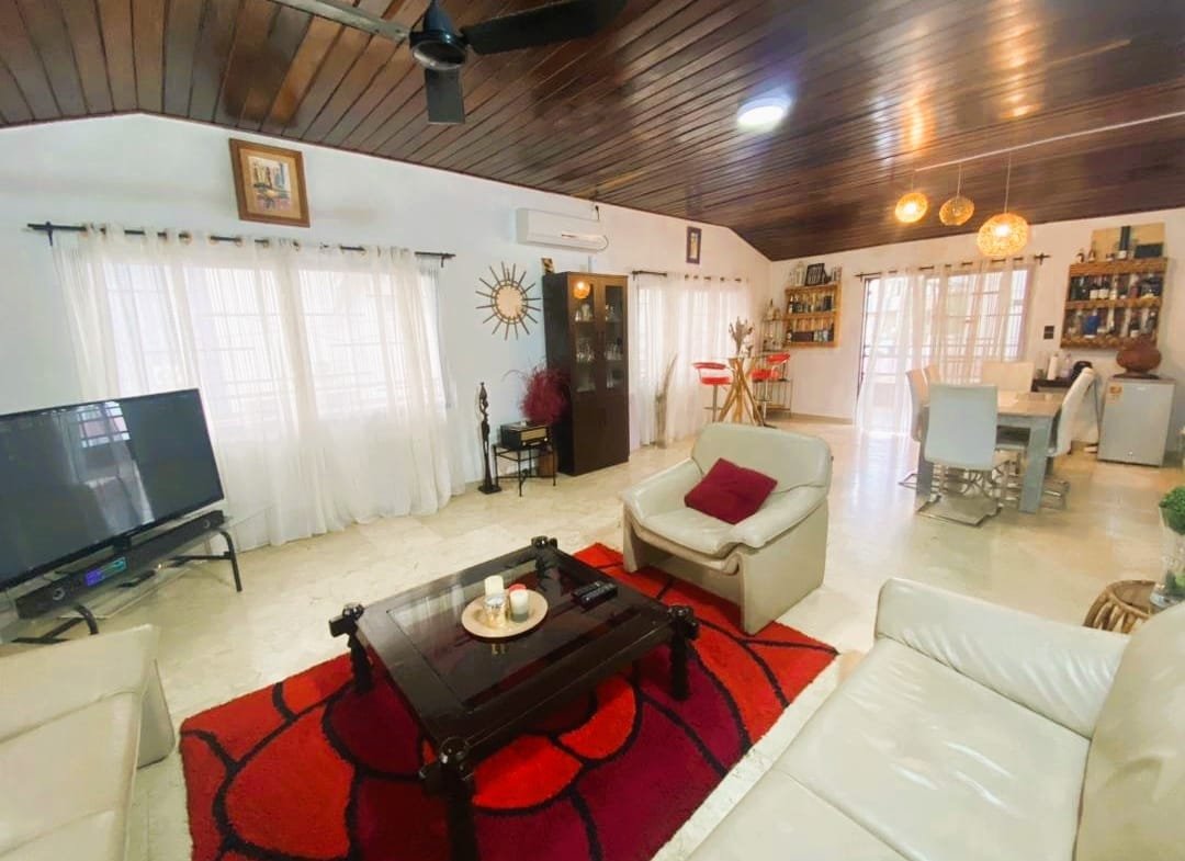 Villa duplex de 5 chambres et 2 salons à vendre à Fidjrossè Plage - BENIN-IMMO