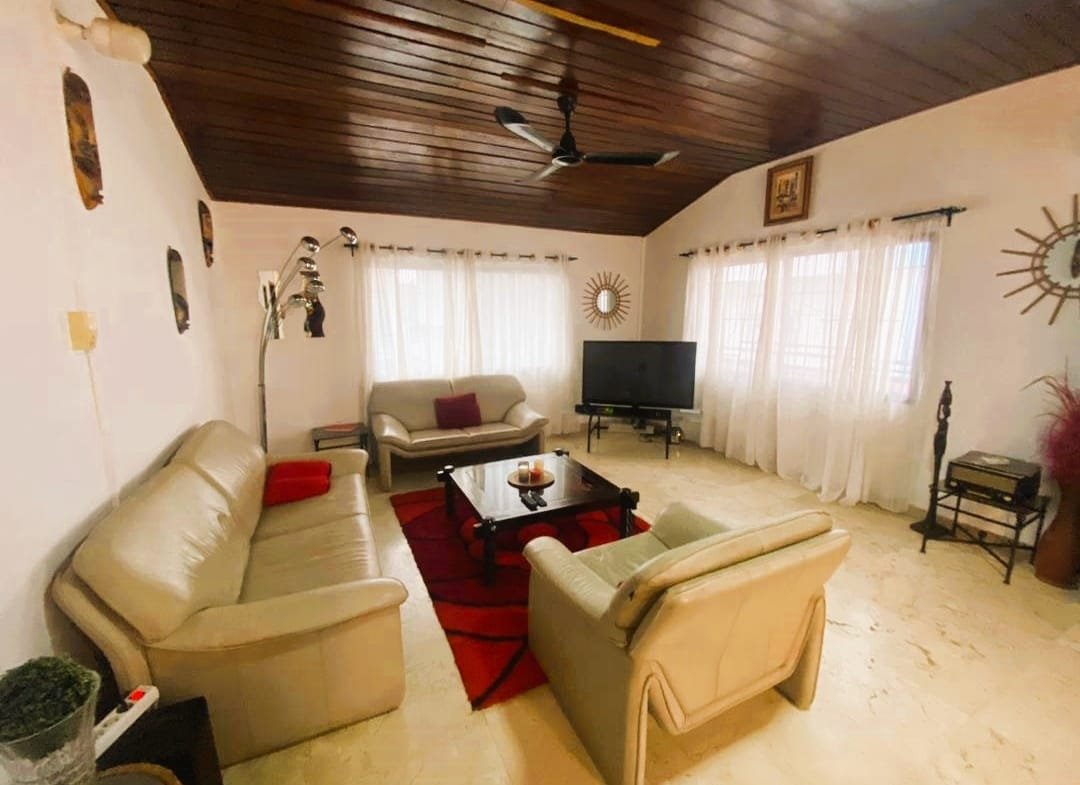 Villa duplex de 5 chambres et 2 salons à vendre à Fidjrossè Plage - BENIN-IMMO