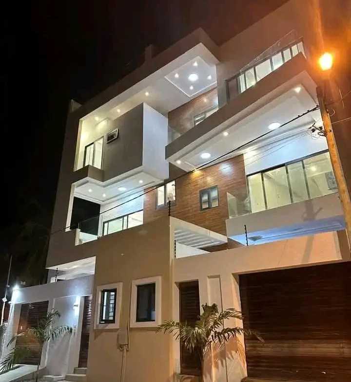 Deux Villas Modernes avec Piscine et vue sur mer à Louer à Fidjrossè Plage - BENIN-IMMO