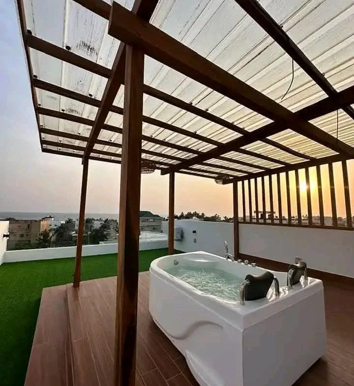 Deux Villas Modernes avec Piscine et vue sur mer à Louer à Fidjrossè Plage - BENIN-IMMO