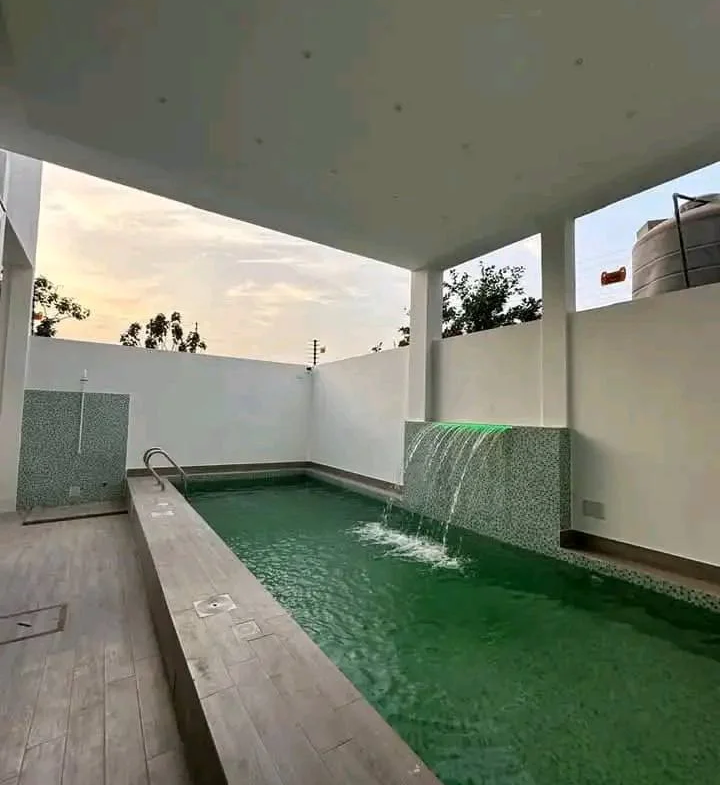 Deux Villas Modernes avec Piscine et vue sur mer à Louer à Fidjrossè Plage - BENIN-IMMO