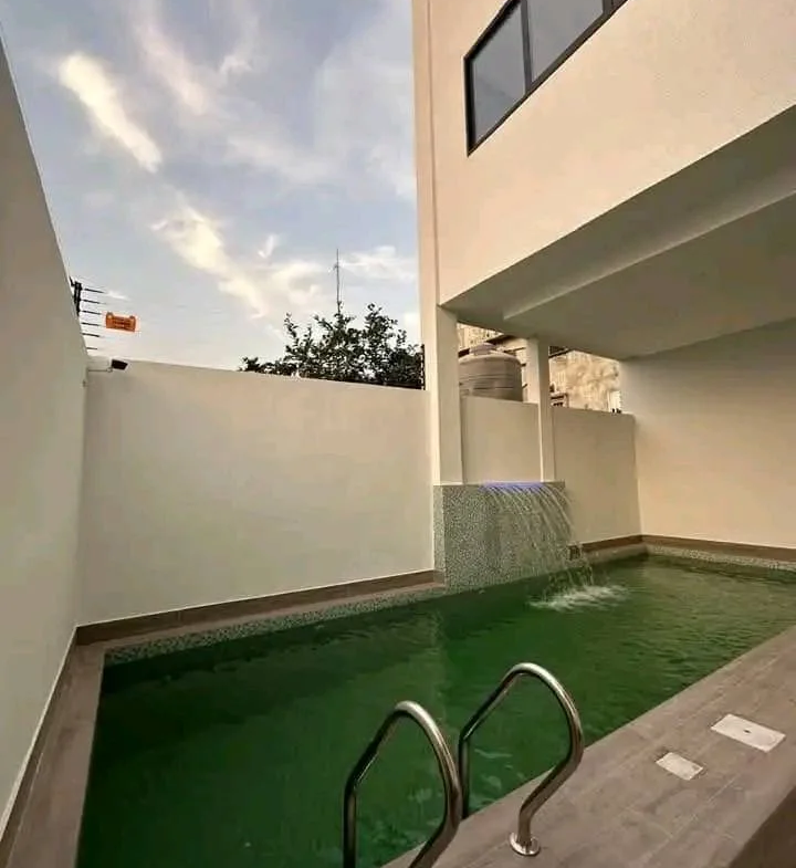 Deux Villas Modernes avec Piscine et vue sur mer à Louer à Fidjrossè Plage - BENIN-IMMO