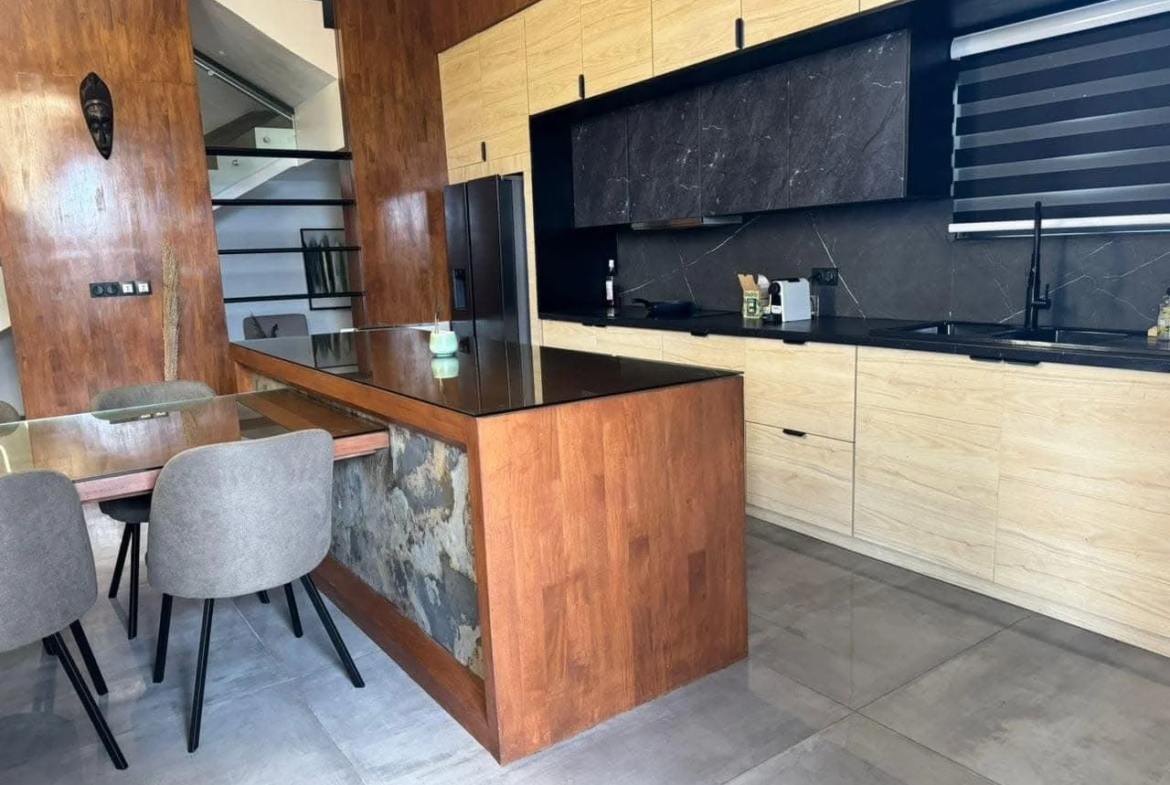 Villa Meublée Luxueuse à Louer à Cotonou – Fidjrossè Plage - BENIN-IMMO