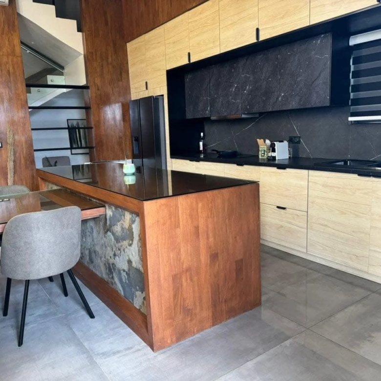 Villa Meublée Luxueuse à Louer à Cotonou – Fidjrossè Plage - BENIN-IMMO