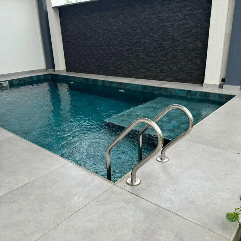 Villa Meublée Luxueuse à Louer à Cotonou – Fidjrossè Plage - BENIN-IMMO
